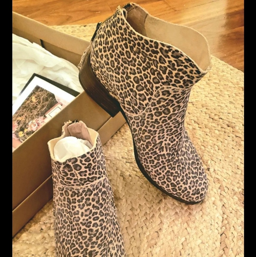 Lucky ankle suede boots 5.5